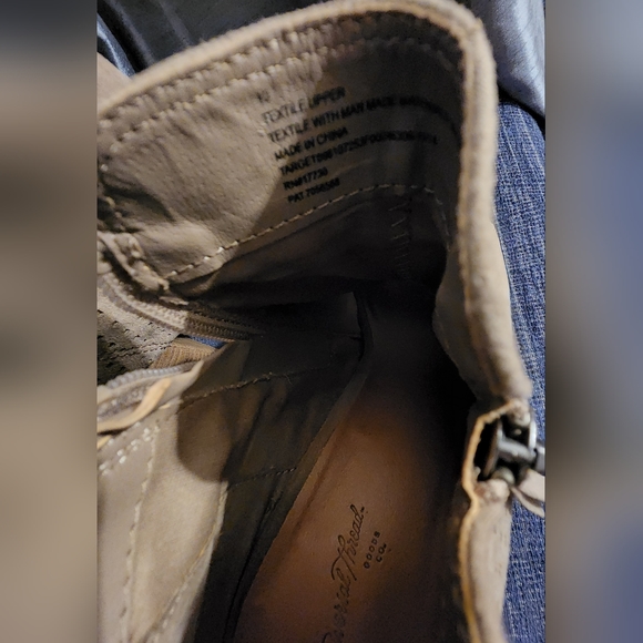 Women's 10 Tan open toe wedge sandals decorative outside zipper, inside zipper - Picture 4 of 7